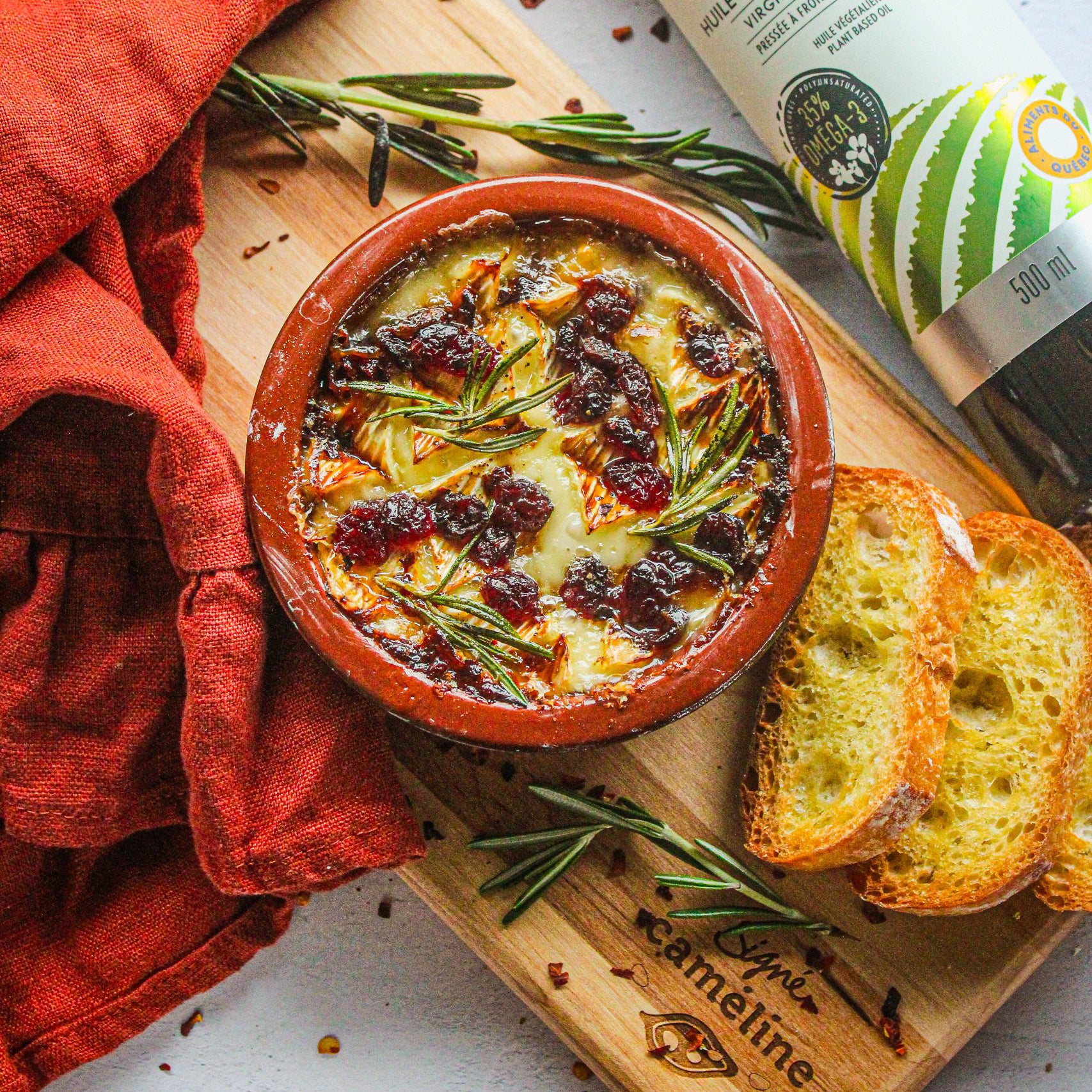 Brie fondant au air fryer aux canneberges, romarin et miel