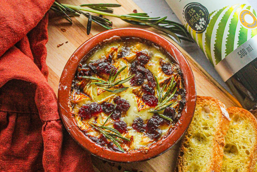 Brie fondant au air fryer aux canneberges, romarin et miel